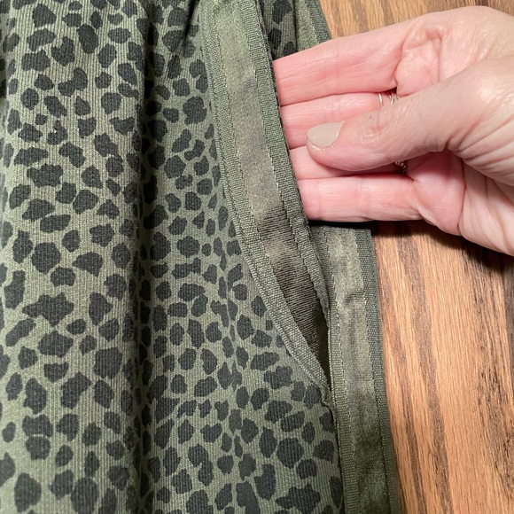 Baci brand straight leg animal print pull on pant - Picture 5 of 5